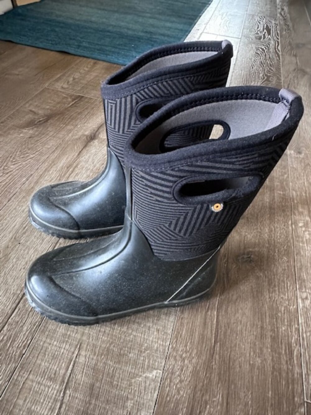 Bogs insulated boots youth size 5